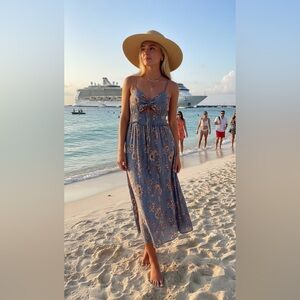 Arden B blue floral midi dress with keyhole opening S